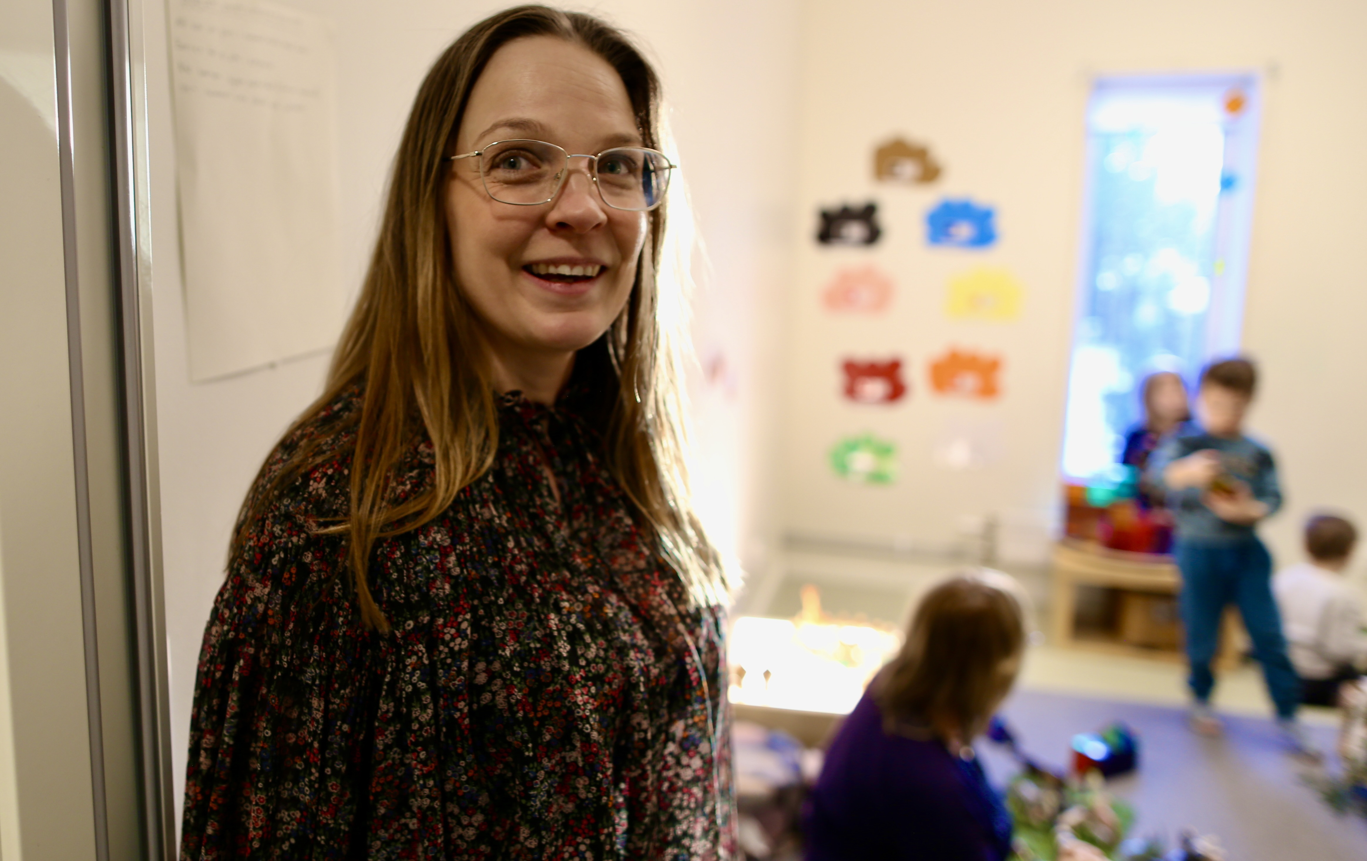 Helena Danielski är nyanställd pedagog inom finska på förskolan där tre minoritetsspråk samsas. Foto: Anders Boström