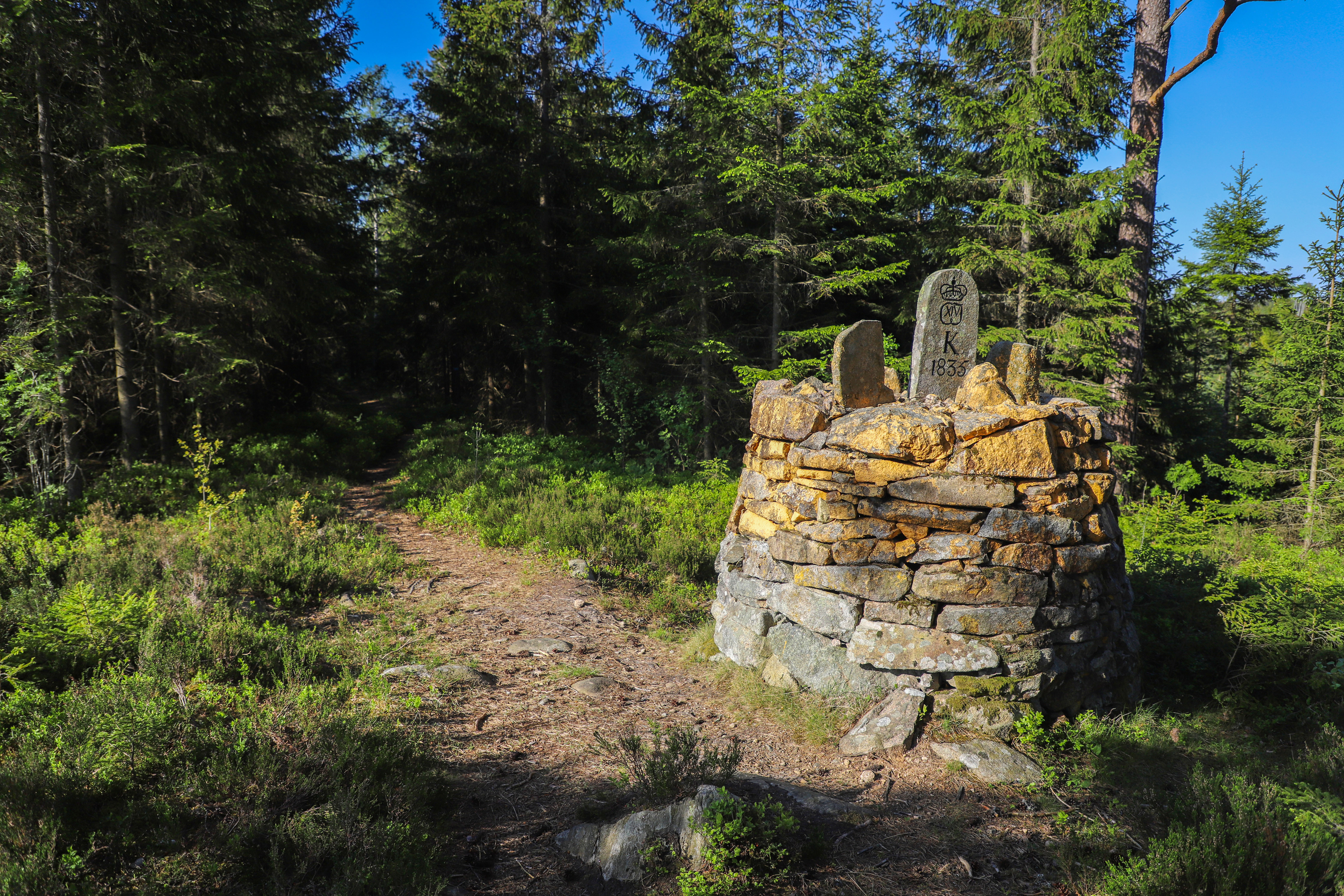 Gränsröset som markerar gränsen mellan Sverige och Norge. Foto: Karin Skoglund.