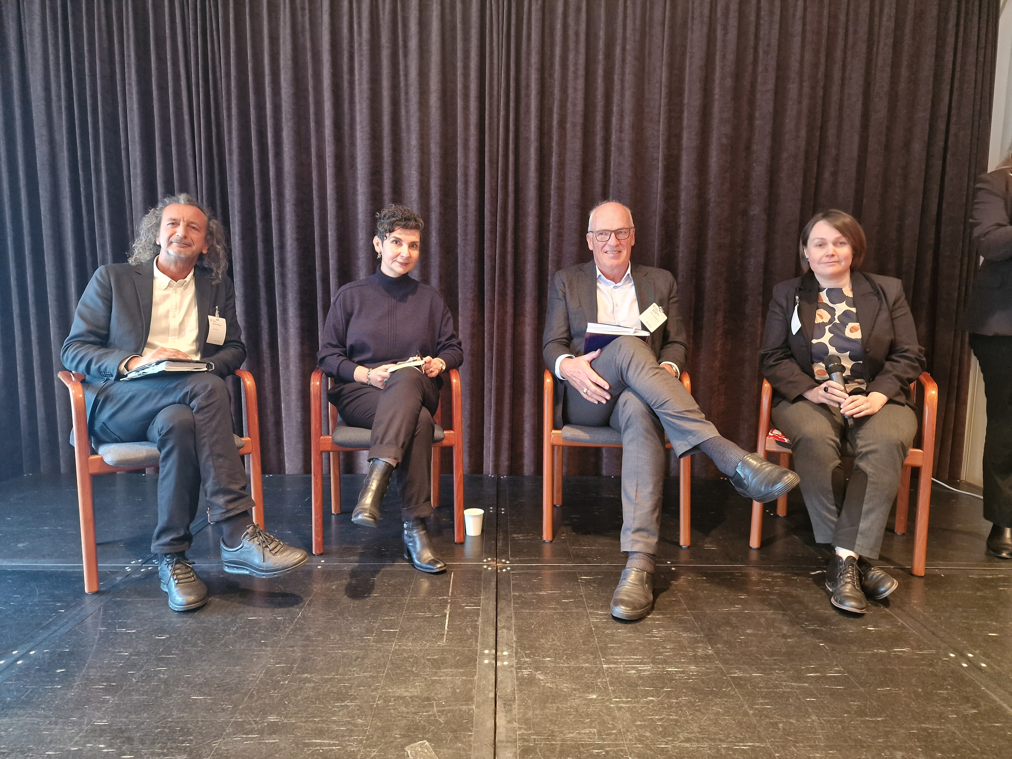 Panelen från vänster: Mujo Halilovic, Lejla Mundzic, Karl-Gustav Bartoll, Heli Villanen Foto: Karin Skoglund Panelen från vänster: Mujo Halilovic, Lejla Mundzic, Karl-Gustav Bartoll, Heli Villanen Foto: Karin Skoglund